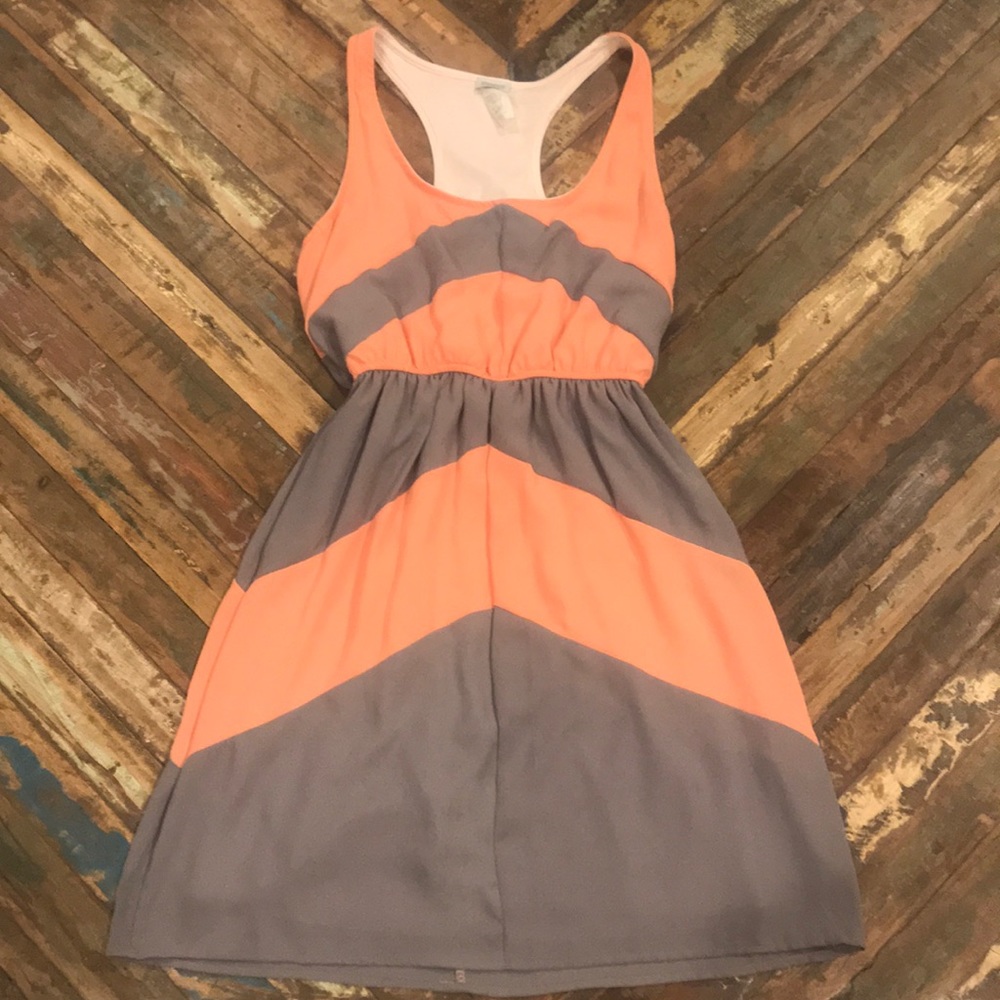 Cute dress!